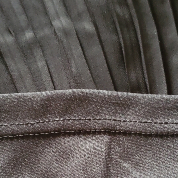 Black pleated Skirt - Picture 9 of 9